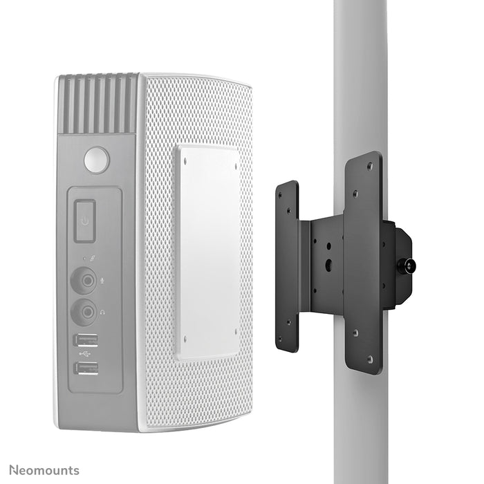 Neomounts Met deze thin client houder, model THINCLIENT-05, monteert u een thin client eenvoudig op een monitor arm.