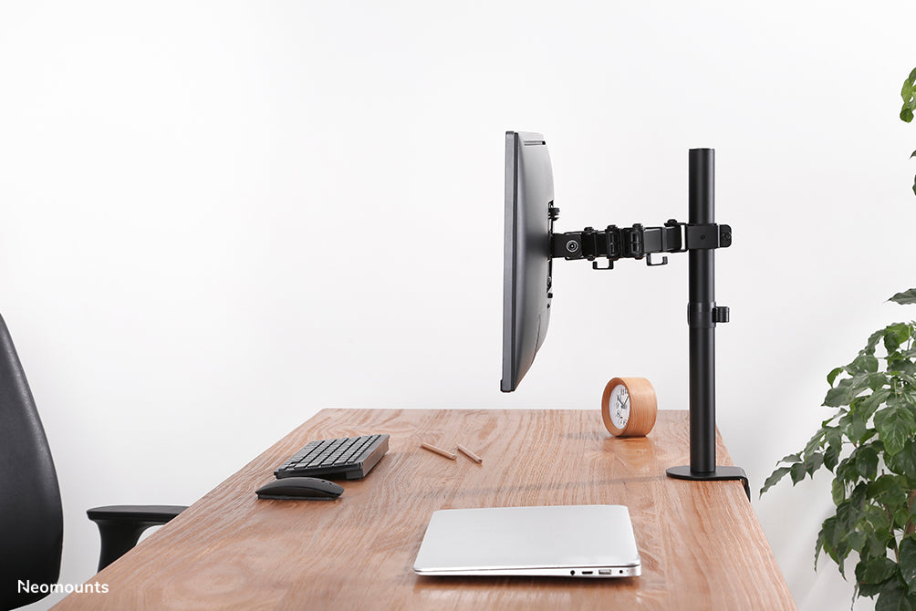 Neomounts FPMA-D550 zwart is een bureausteun met 3 draaipunten voor flat screens t/m 32 inch - Zwart