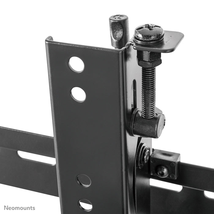 Neomounts LED-VW500black is een vlakke video wall wandsteun voor schermen t/m 75 inch (191 cm).