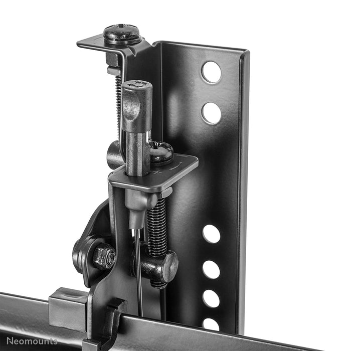 Neomounts LED-VW500black is een vlakke video wall wandsteun voor schermen t/m 75 inch (191 cm).